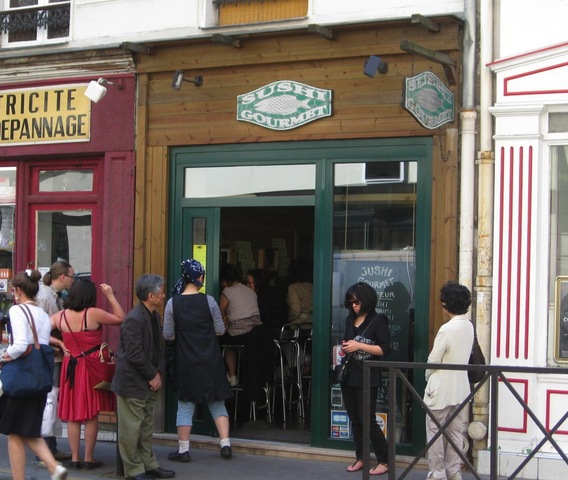 人気店なので行列は覚悟を 人気店なので行列は覚悟を