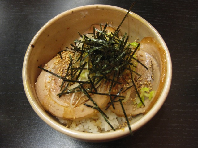 チャーシュー丼(4€) チャーシュー丼(4€)